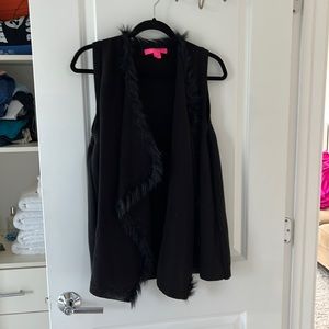 Lilly black sweater vest with fur trim.